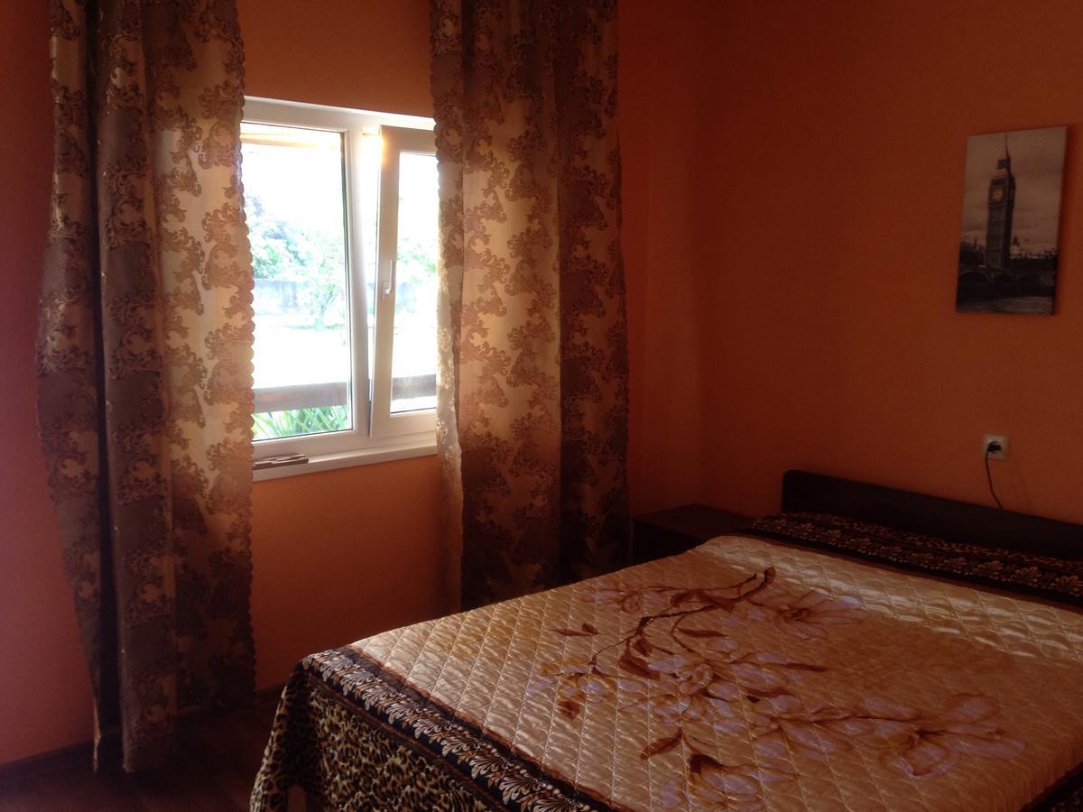 Изабелла Hotel Pitsoenda Buitenkant foto